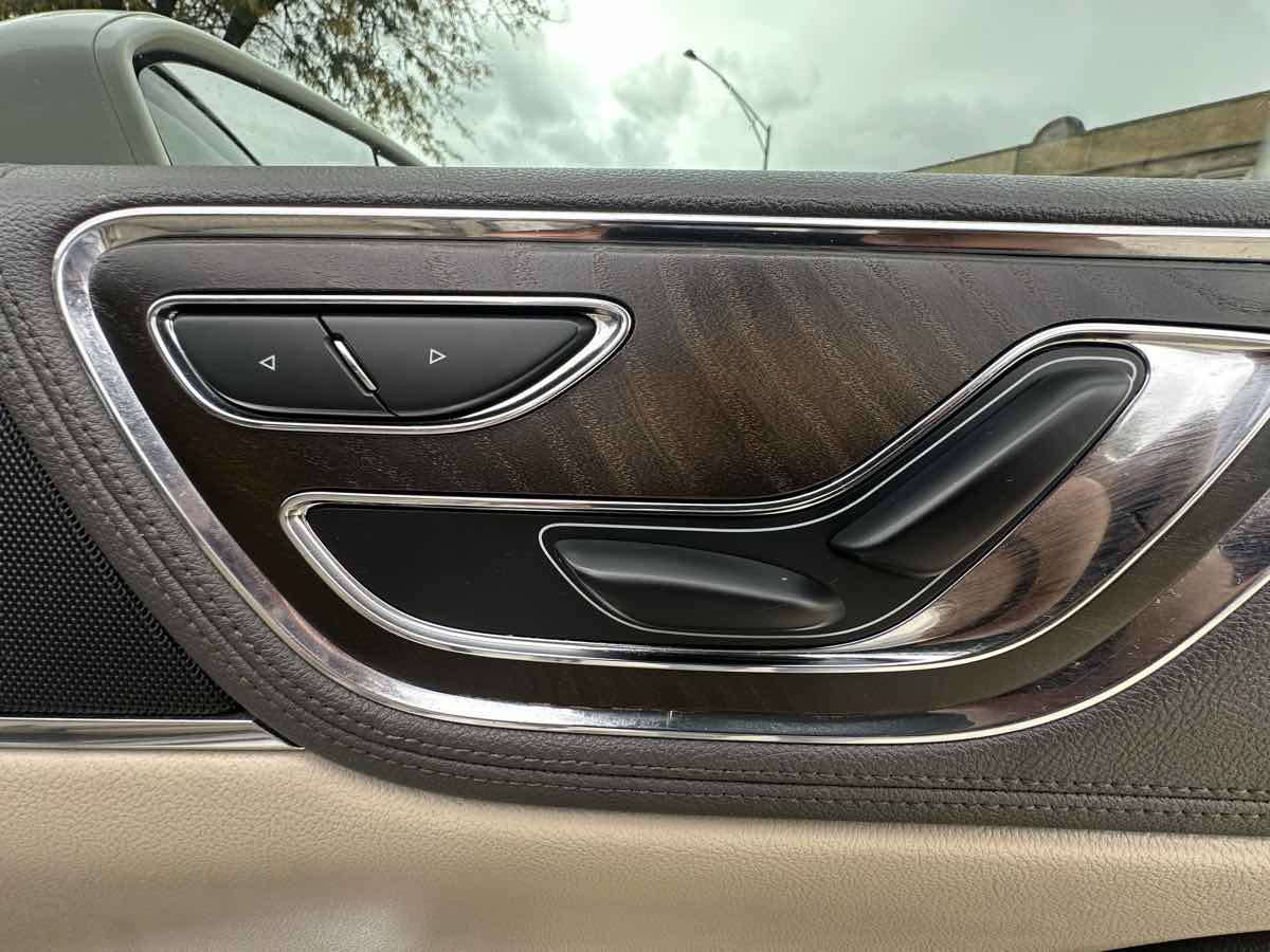 Used 2017 Lincoln Continental Select FWD image 30