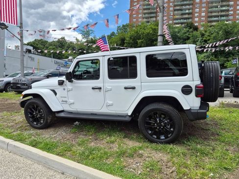 Used 2023 Jeep Wrangler Unlimited Sahara w/ Cold Weather Group AWD/4WD image 10