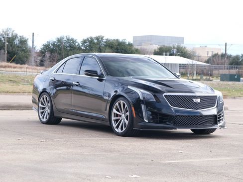 Used 2018 Cadillac CTS V w/ Carbon Fiber Package image 5