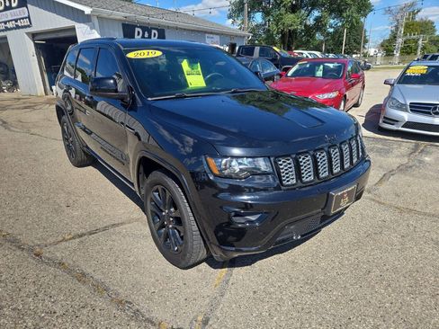 Used 2019 Jeep Grand Cherokee Altitude AWD/4WD image 2