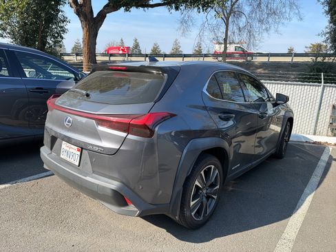 Used 2022 Lexus UX 250h image 2