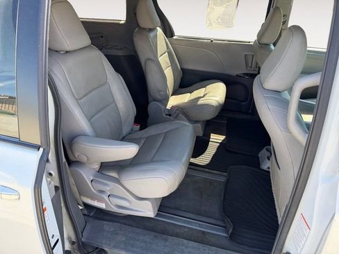 Used 2017 Toyota Sienna XLE w/ XLE Navigation Package AWD/4WD image 13