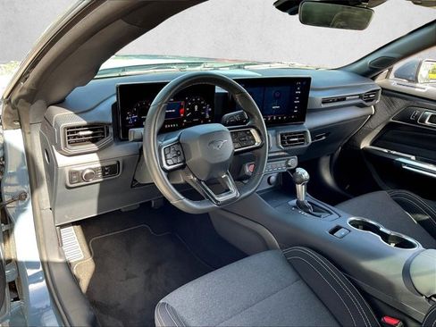 Used 2025 Ford Mustang Coupe RWD image 13