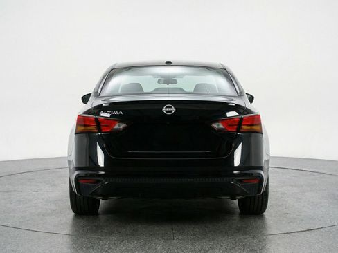 Used 2025 Nissan Altima 2.5 SV FWD image 7