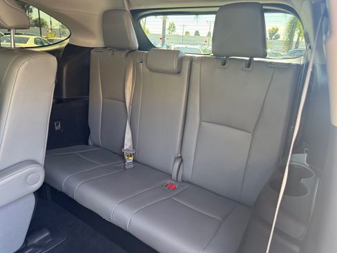 Used 2022 Toyota Highlander XLE FWD image 19