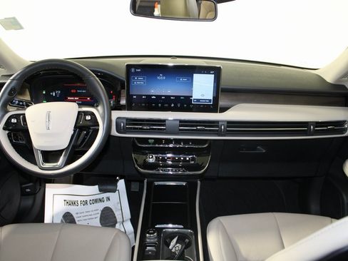 Used 2025 Lincoln Corsair Grand Touring image 13