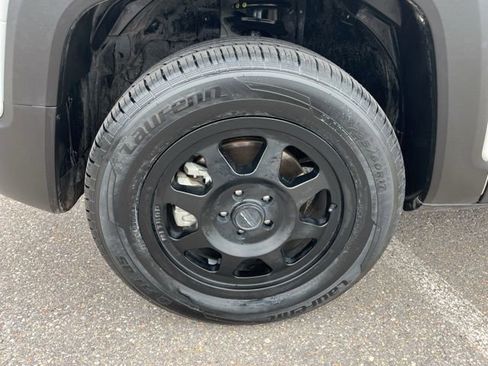 Used 2022 Jeep Renegade Trailhawk w/ Trailer Tow Group image 9