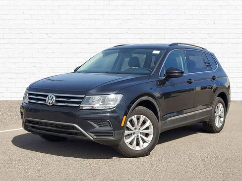 Used 2018 Volkswagen Tiguan SE AWD/4WD image 1