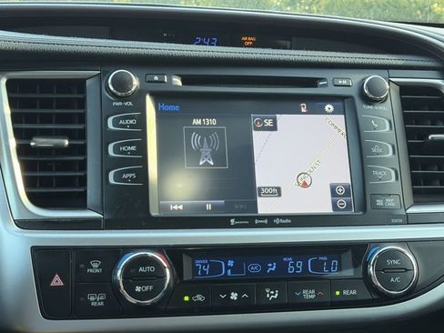 Used 2016 Toyota Highlander XLE image 24