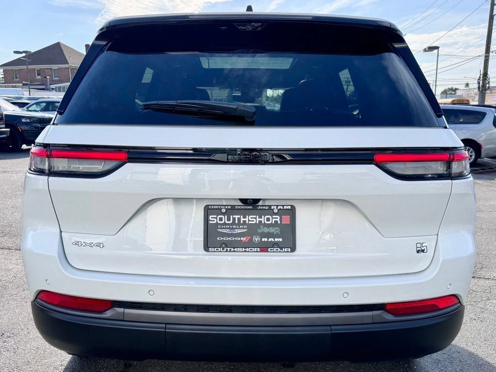 Used 2026 Jeep Grand Cherokee Limited AWD/4WD image 6