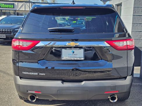 Used 2021 Chevrolet Traverse LS image 4
