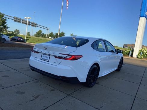 Used 2025 Toyota Camry SE FWD image 12
