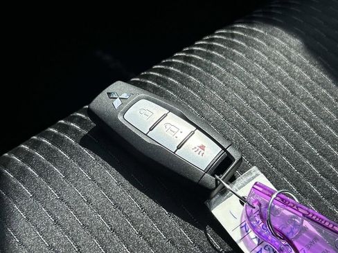 Used 2025 Mitsubishi Outlander ES image 35