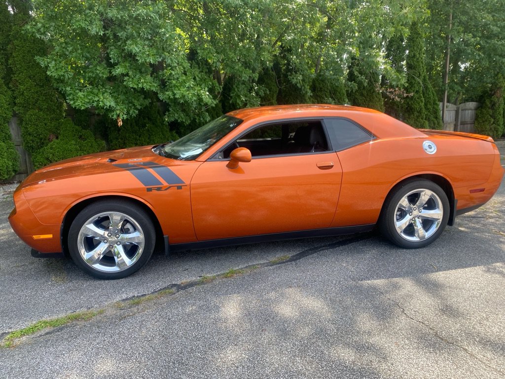 Used 2011 Dodge Challenger R/T RWD image 2