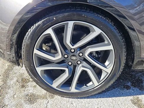 Used 2024 Land Rover Discovery Metropolitan Edition image 11