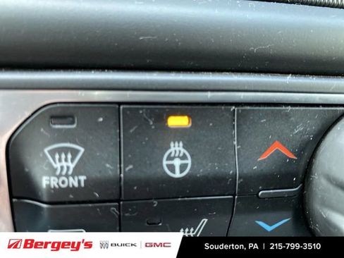 Used 2022 Jeep Wrangler Unlimited Sahara image 39