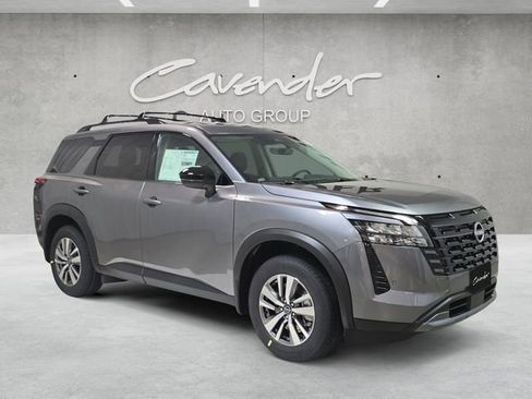 New 2026 Nissan Pathfinder SL image 2