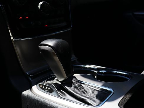 Used 2020 Jeep Grand Cherokee Laredo w/ 18" Wheel & 8.4" Radio Group AWD/4WD image 52