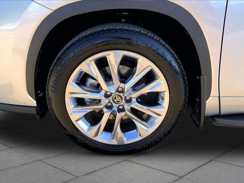 Used 2025 Toyota Highlander Limited AWD/4WD image 11