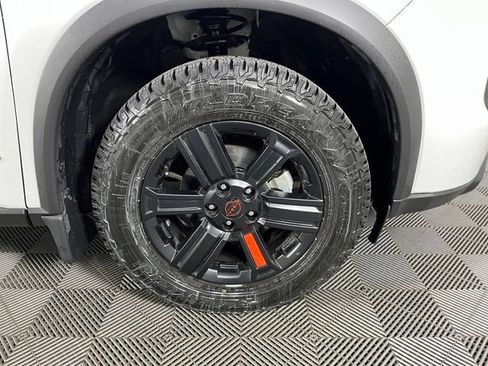 Used 2025 Nissan Rogue SV AWD/4WD image 9