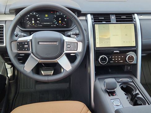 New 2026 Land Rover Discovery Limited Edition AWD/4WD image 14