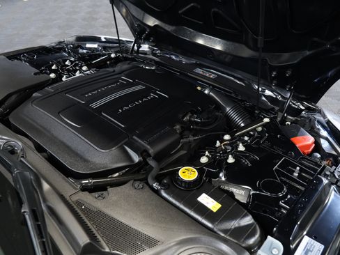 Used 2015 Jaguar F-TYPE R RWD image 41