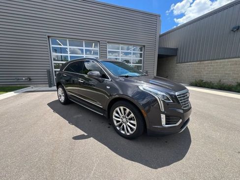 Used 2018 Cadillac XT5 Platinum w/ Driver Assist Package AWD/4WD image 3