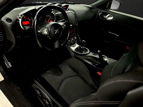 Used 2020 Nissan 370Z Coupe RWD image 11