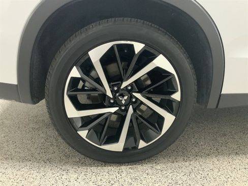 Used 2025 Mitsubishi Outlander 4WD Plug-In Hybrid image 12