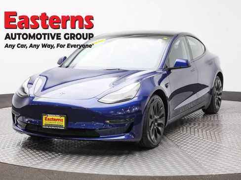 Used 2023 Tesla Model 3 Standard Range image 1
