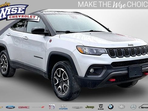 Used 2025 Jeep Compass Trailhawk AWD/4WD image 1
