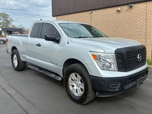 Used 2017 Nissan Titan S image 10