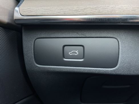 Used 2025 Volvo XC90 B6 Plus image 45