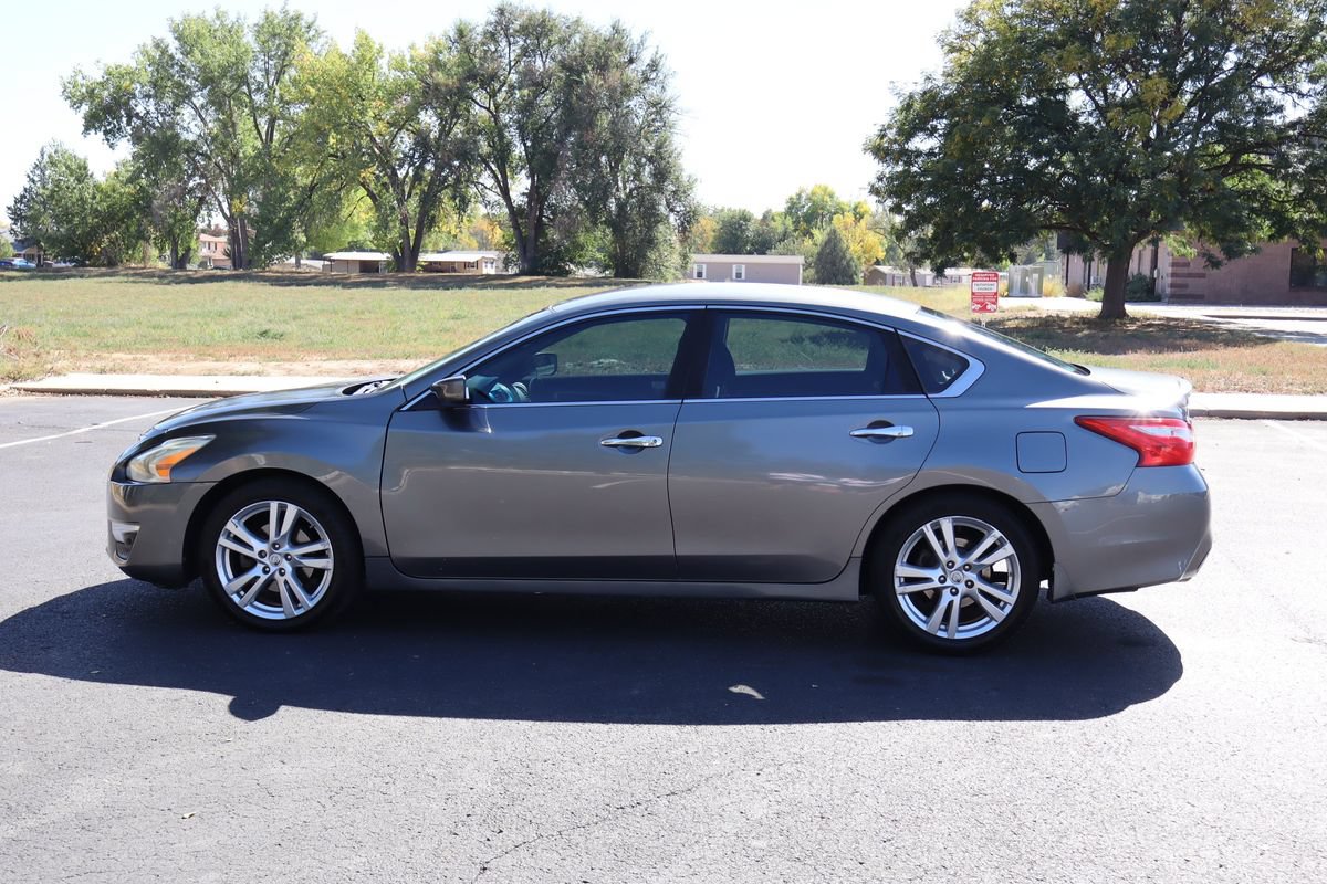 Used 2016 Nissan Altima 2.5 SR FWD image 9