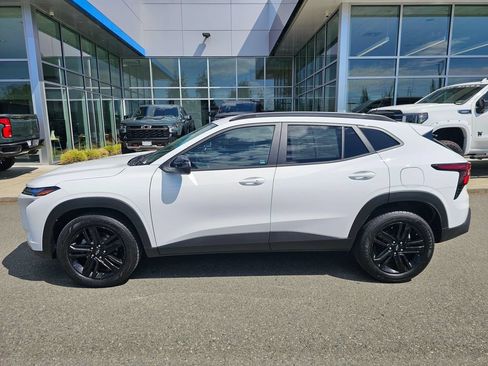Used 2025 Chevrolet Trax ACTIV w/ Driver Confidence Package FWD image 2