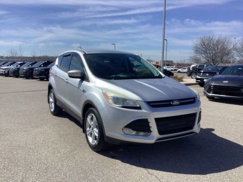 Used 2015 Ford Escape SE image 3