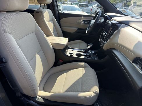 Used 2023 Chevrolet Traverse LS FWD image 25