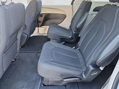 Used 2023 Chrysler Voyager LX FWD image 17