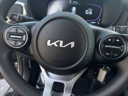 Used 2025 Kia Soul LX w/ LX Technology Package FWD image 26