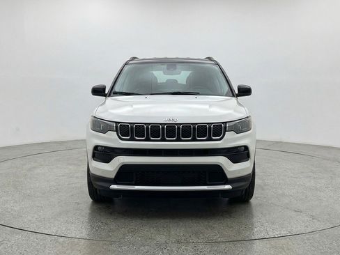 Used 2025 Jeep Compass Limited AWD/4WD image 2