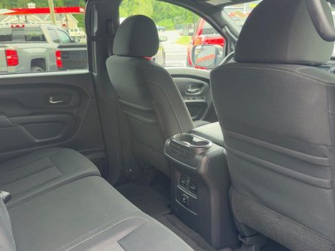 Used 2018 Nissan Titan SV w/ SV Convenience Package AWD/4WD image 12