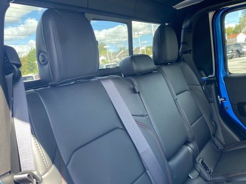 New 2025 Jeep Gladiator Rubicon image 33