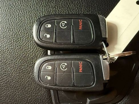 Used 2018 RAM 2500 Laramie w/ Cold Weather Group image 22