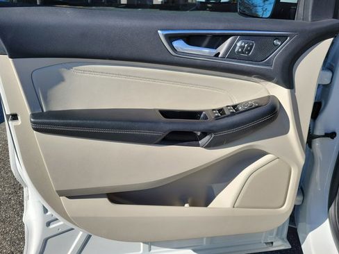 Used 2020 Ford Edge Titanium image 19