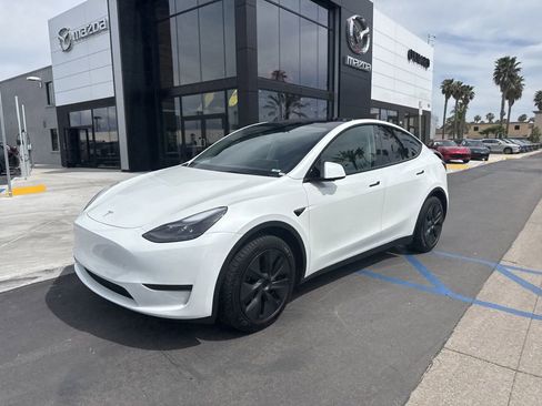 Used 2024 Tesla Model Y Long Range image 3