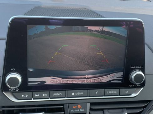 Used 2025 Nissan Altima 2.5 SV FWD image 23