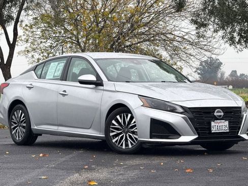 Used 2023 Nissan Altima 2.5 SV image 2
