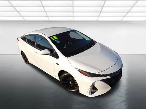 Used 2018 Toyota Prius Prime Advanced image 2