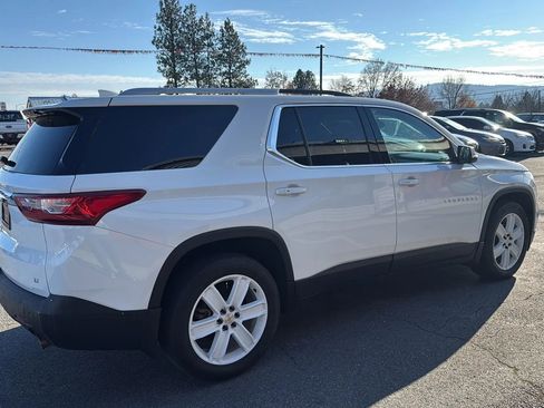 Used 2018 Chevrolet Traverse LT image 3