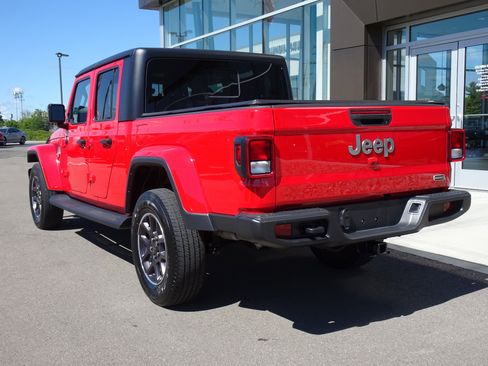 Used 2022 Jeep Gladiator Overland w/ Popular Equipment Package AWD/4WD image 3